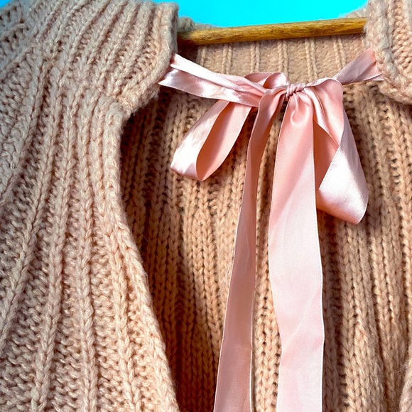 Open-Back Pink Knit Ribbon Sweater - Picture 2 of 6